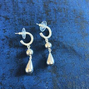 Ann Taylor Loft drop earrings in mint condition